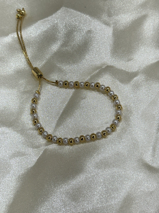 pearl and gold beaded bracelet