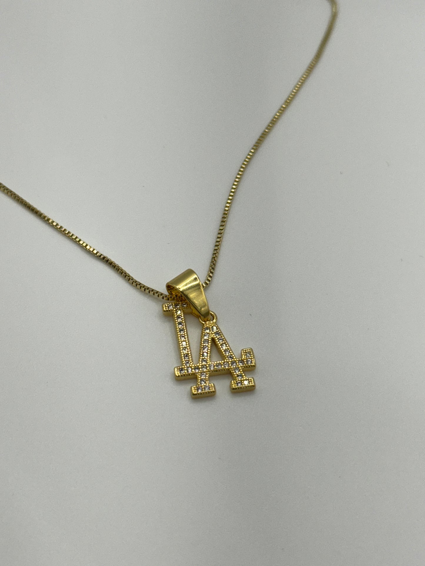 We love LA necklace